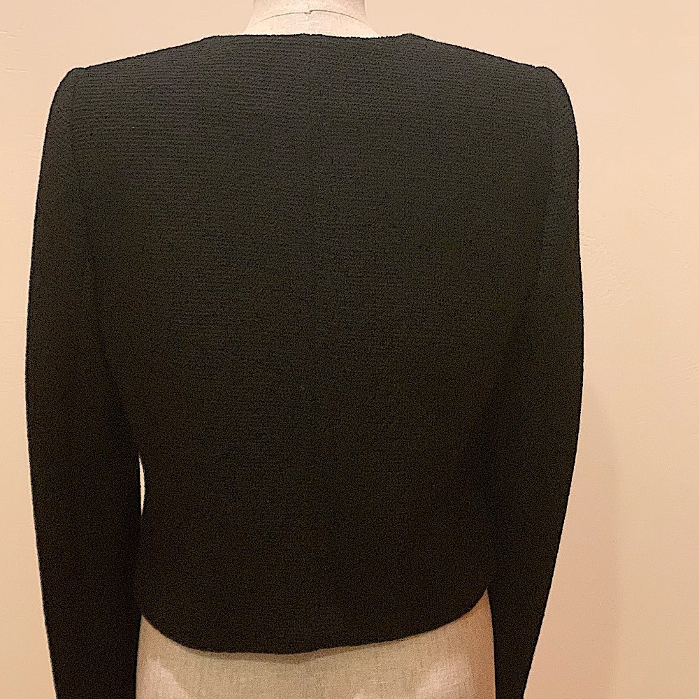 🎉HP‼️ ♠️ EUC💥Designer Inspired, Modern & Chic Black and Gold Blazer - Size 4✨✨ - Picture 3 of 7